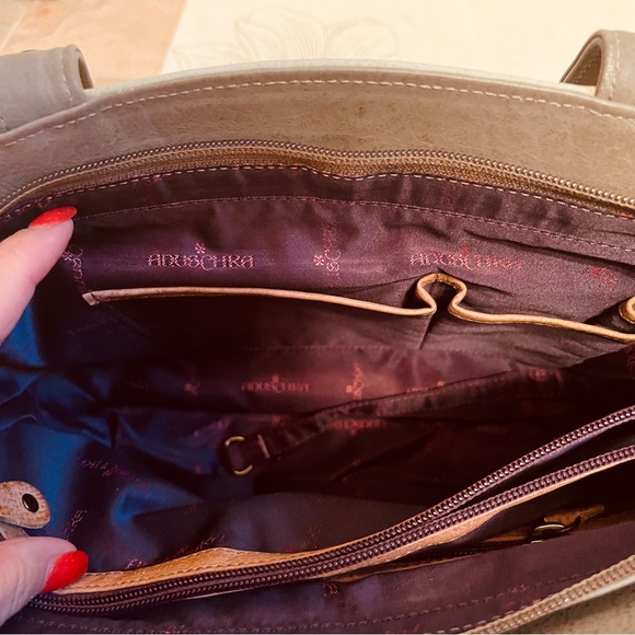 🪿NWOT! Anna by Anuschka Retired Summer Tryst Hand Painted  Leather Hobo. - Picture 8 of 16